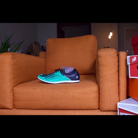 BRAND NEW, NEW BALANCE SHOES - Picture 4 of 5